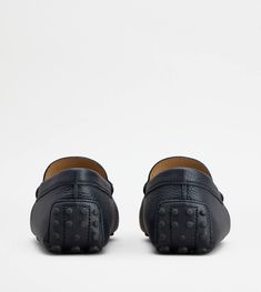 The Gommino Driving Shoes in a slipper version, crafted in fine hammered leather with stamped Tod's monogram and iconic rubber pebble outsole. Driving Shoes, Leather Shoes, Leather Upper, Dust Bag, Slippers, Monogram, Heels, Leather, Blue