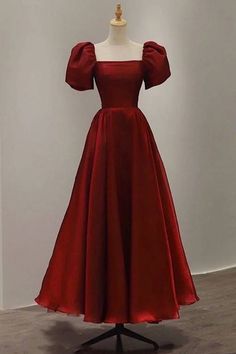 Cny Design, डिजाइनर कपड़े, Glamouröse Outfits, Chique Outfit, Princess Prom Dresses, Womens Vintage Dresses, Long Prom Dresses, Professional Dresses, Red Prom Dress