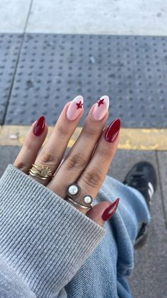 burgundy nails with french tips and stars Red Star Nails, Builder Gel Nails, Girly Acrylic Nails, Casual Nails, Burgundy Nails, Cute Gel Nails, Soft Nails, Short Acrylic Nails Designs, French Tips