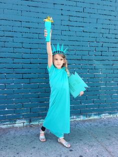 DIY Statue of Liberty Costume Feat. Her Right Foot — VICTORIA ANN MEYERS Statue Of Liberty Outfit, Diy Statue Of Liberty Costume, Diy Statue Of Liberty, Lady Liberty Costume, Diy Statue, Statue Of Liberty Costume, Statue Of Liberty Crown, Liberty Kids, Got Costumes