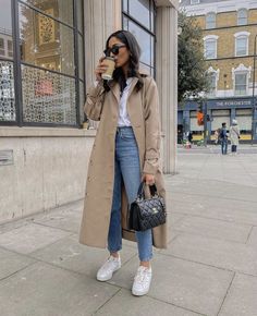 Madrid Outfits, Chicago Outfit, Europe Outfits, Paris Outfits, Elegante Casual, Coat Outfits, Mode Inspo