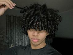 #curls #curlshorthair #curly #curlyhairideas #latino #grunge #punk #curlscurlscurls #curlsfordays Coils Men, Finger Coils Men, Natural Hair Men, Finger Coils, Boys With Curly Hair