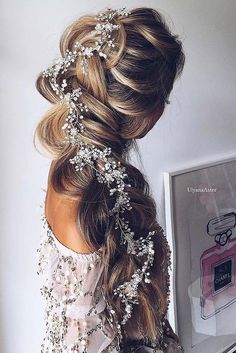 braided wedding hair ideas via ulyana aster - Deer Pearl Flowers / http://www.deerpearlflowers.com/wedding-hairstyle-inspiration/braided-wedding-hair-ideas-via-ulyana-aster/ Long Hair Vine, Gorgeous Braids, Extra Long Hair, Flowers In Her Hair, Wedding Hair Inspiration, Bridal Hair Vine