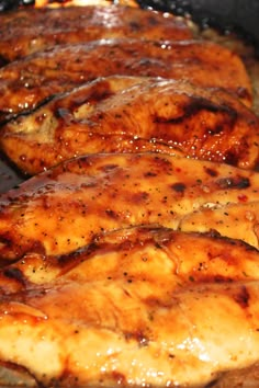 Italian Dressing Caramelized Chicken ~ 3 Ingredients: Chicken, Dried Italian Dressing Mix, and Brown Sugar. Caramelized Chicken, Recipe Italian, Ayam Bakar, Winner Winner Chicken Dinner, Chicken Main Dishes, Italian Dressing, Poultry Recipes, Butter Chicken, Cinnamon Roll