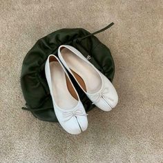 Leather Bowtie, Low Heels Shoes, Tabi Shoes, Ballerina Shoes Flats, Low Heel Shoes, Leather High Heels, Spring Shoes, Court Shoes, Heels Shoes