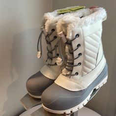 Brand New Waterproof Girl's Thermolite White Gray Snow-Rain Warmer Boots Red Uggs, Purple Rain Boots, Girls Rain Boots, Toddler Rain Boots, Black Snow Boots, Sorel Winter Boots, Girls Winter Boots, Black Winter Boots, Kids Rain Boots