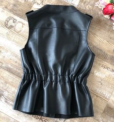 Leather Couture, Sheepskin Vest, Fashion Showroom, Black Leather Vest, Mode Kimono, Classy Winter Outfits, Trendy Shirt Designs, Clueless Outfits, Iranian Women Fashion