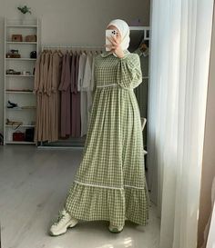 Stylish Plus Size Clothing, Stylish Outfits Casual, Mood Clothes, Tartan Dress, Hijab Fashion Inspiration, Modest Fashion Outfits, Dress Clothes, Spring Wardrobe, Check Pattern