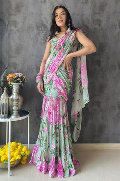 Sharara Saree Style, Ethnic Outfit Ideas, Designer Wear Dresses, Diy Necklace Designs, Cocktail Sarees, Sharara Saree, Elegant Lehenga, Saree Colours, Latest Traditional Dresses