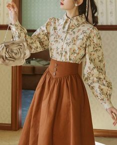 Flower Print Blouse Outfit, European Vintage Fashion, Floral Print Shirt Outfit Women, Vintage Look Outfit Retro, Retro Skirt Outfits, Cottage Outfit, Cottage Core Skirt, Cottage Fashion, Retro Blouse