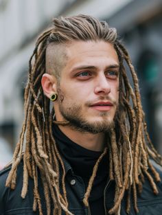 22 Top Short Dreadlock Hairstyles for Men: Modern and Traditional Looks Long Hair Shaved Sides Men, Long Hair Hairstyles For Men, One Side Hair, Dreadlock Fade, Dreadlock Mohawk, Dreadlocks Hairstyles For Men, Dreadlocks Diy, Dreadlock Rasta, Braided Man Bun