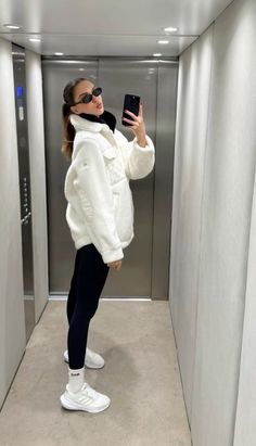 Fleece Jacket Outfit, Stylish Images, Jackets Oversized, Winter Street Style, Ideal Makeup, Pilates Outfit, Sports Outfit, Fleece Jackets, Winter Street