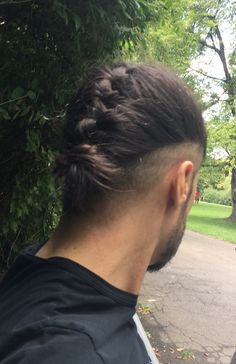 Wet Hairstyles Men, Long Hair Undercut Mens, Viking Haircut, The Undercut, Male Haircuts Curly, Man Bun Hairstyles, Undercut Long Hair, Viking Hair, Man Bun