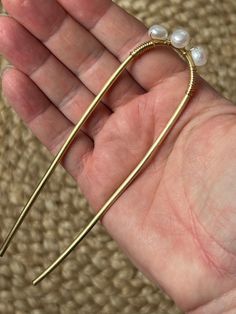 three white freshwater pearls wrapped onto brass hair fork/ hair pin  Made of jewelers quality brass Hair can be worn half up or in french twist or bun Excellent gift idea French Twist Pin, French Hair Pin, Brass Hair Pin, Bday List, French Twist Hair, Hair Jewellery, Hair Fork, French Hair, French Twist