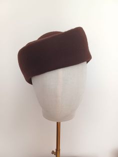 * Materials: This elegant  hat is made with high quality wool felt capeline in Dark Brown color. *Product info:  The felt capeline is stiffened with felt stiffener ( no smell ). It can be made in different sizes and colors. If you want to customize this item or you want another color that do not appear in the *variations box * contact with me . It will be my pleasure to create a custom headpiece for you. This headpiece is made with high quality materials , using traditional millinery tecniques. Vintage Solid Felt Hat For Winter, Classic Brimmed Wool Beret, Classic Wool Brimmed Beret, Retro Cloche Felt Hat For Winter, Wool Vintage Brimmed Cloche Hat, Vintage Wool Cloche Hat With Short Brim, Vintage Wool Brimmed Cloche Hat, Vintage Wool Cloche Hat For Fall, Retro Winter Cloche Felt Hat