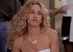 Carrie Bradshaw Straight Hair, Carrie Bradshaw Hair Curly, Carrie Bradshaw Hairstyles, 90s Carrie Bradshaw, Carrie Bradshaw Hair, Carrie Bradshaw Outfits, Best Style, Carrie Bradshaw, Bang Bang