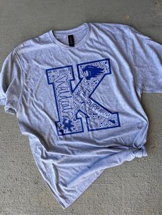 New Kentucky shirt! Large power K featuring all things we love Kentucky!  Unisex Sizing!  The shirt listed has the print on a Sport Grey t shirt, but we can also do on a different color shirt! For other color options, leave the notes in the personalization section!  🔹T SHIRTS🔹 Toddler 2T-5T  Youth XS- Youth XL Adult S-XL Adult 2X Adult 3X 🔹LONG SLEEVE & SWEATSHIRTS🔹 Toddler 2T-5T Youth XS- Youth XL Adult S-XL  Adult 2X Adult 3X If you would like to request a custom order,   please send us a message! University Of Kentucky Cricut, Kentucky Shirts, Kentucky Sweatshirt, Kentucky Wildcats Shirt, Kentucky Wildcats Football, Kentucky Wildcats Basketball, University Shirt, School Spirit Shirts, Grey T Shirt