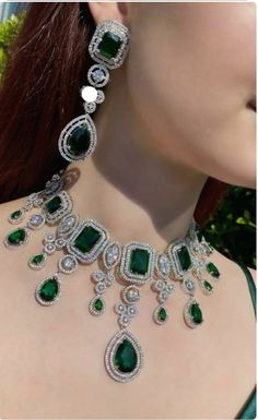 Luxury Statement Green Emerald Necklace, Emerald Green Necklace Set, Emerald Green Bridal Jewelry, Green Diamond Necklace Set, Emerald Jewelry Necklace Vintage, Emerald Green Indian Jewelry, Emerald Jewellery Set, Emerald Jewelry Necklace Gold, Green Diamond Jewellery