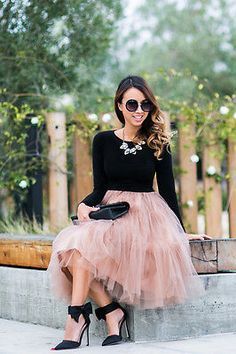 Ideas for styling your tulle skirts! Ballet inspired fashion lives. www.theaccidentalartist.me Black Tulle Skirt Outfit, Purple Skirt Outfit, Tutu Skirt Outfit, Fall Wedding Outfits, Skirt Outfit Ideas