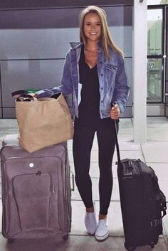 Summer Airplane Outfit, Teen Workout, Lazy Girl Outfits, Tourist Outfit, Plane Outfit, Fall Activewear, Ladies Fitness, Athleisure Outfits Summer, Cute Travel Outfits