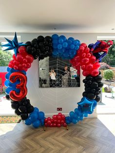 balloons are arranged in the shape of an eagle and stars on display at a party