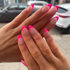 hot-pink-french-tip-nails-25 Pink French Tip Nails, Pink Tip Nails, Pink French Tip, Hoco Nails, Pink French Nails, Hot Pink Nails, Broken Nails, Simple Gel Nails, Summery Nails