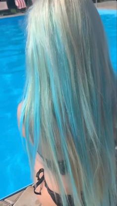 Mermaid Hair Dye, Blonde With Teal Highlights, Blue Highlights On Blonde Hair, Blonde Hair Blue Highlights, Lagoona Blue Hair, Blue Highlights In Blonde Hair, Aquamarine Hair, Blonde And Blue Hair, Hair Inspiration Long