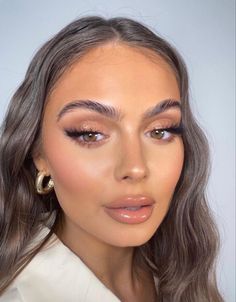 Soft Glam Makeup Smokey Wing, Sweet 16 Makeup Full Face, Eyeshadow For Champagne Dress, Siren Eyes Bridal Makeup, Eyeshadow Gold Brown, Soft Makeup For Hazel Eyes, Bridesmaid Makeup Yellow Dress, Prom Makeup For Round Face, Makeup Ideas For Going Out