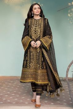 Dress Stitching Designs, Pakistani Wear, Dress Stitching, Dupatta Border, Stitching Designs, Lawn Work, Makeup Steps, Maya Ali, Pakistani Suits Online