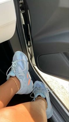 Chicago Fashion, Shoes Sneakers Jordans, Yeezy 700, Adidas Boost, Nike Elite, Fresh Shoes, Cute Sneakers, Hype Shoes, Aesthetic Shoes