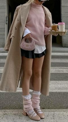 Looks Adidas, Stile Blair Waldorf, Adrette Outfits, Fest Outfits, Skirt Outfits Fall, Skandinavian Fashion, Chique Outfits, Looks Street Style, Thanksgiving Outfit