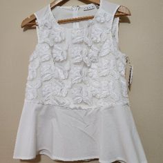 Beautiful Liz Claiborne Sleeveless Blouse, Excellent For Any Occasion. White Feminine Sleeveless Tank Top, Feminine White Sleeveless Tops, Feminine Sleeveless Blouse With Lace Top, Feminine Sleeveless Lace Top Blouse, Sleeveless Lace Top For Spring Party, White Feminine Tank Blouse, Spring White Sleeveless Lace Blouse, Spring White Sleeveless Lace Top, Feminine White Tank Blouse