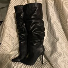 Cute Size 8 Boots Never Worn Casual Knee-high Boots With Pointed Toe For Night Out, Knee High Fur Boots, Shoe References, Heels Ideas, Women's Knee High Boots, Dr Wardrobe, Fur Heels, Swag Shoes, Winter Fits