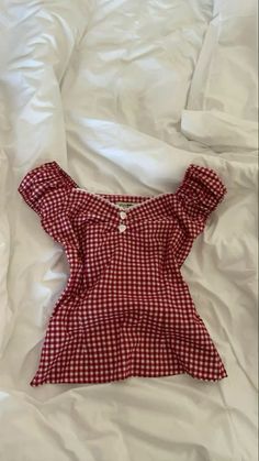 Coquette Outfit Classy, French Vintage Clothing, French Coquette Outfits, Soft Vintage Outfits, Red Tops Aesthetic, Old Americana Outfits, Born To Die Summer Outfits, Soft Pink Clothes, Pink Vintage Outfits