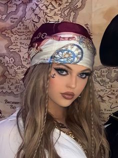 Make Up For Pirate Woman, Halloween Makeup Easy Pirate, Pirate Makeup Looks For Women, Pirate Hair And Makeup Halloween, Piret Make Up Ideas, Pirates Costume Makeup, Halloween Pirate Makeup Women, Pirate Glam Makeup, Pirate Make Up For Women Eye