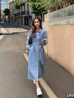 Fisdy - Long-Sleeved Denim Shirt Dress with Bubble Sleeves and Waist Belt Detail Casual Non-stretch Long Sleeve Denim Dress, Non-stretch Long Sleeve Denim Dress, Casual Denim Dress For Fall, Casual Non-stretch Denim Dress For Fall, Long Sleeve Medium Wash Denim Dress For Day Out, Fall Collared Blue Denim Dress, Casual Collared Denim Dress For Fall, Casual Long Sleeve Denim Dress For Spring, Spring Long Sleeve Denim Dress