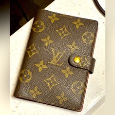 Beautiful Canvas Snap Is Snapping Paper Included Hardware Is Gold Pocket Has Tare And Slight Peeling Louis Vuitton Agenda, Agenda Cover, Small Ring, Bags Louis Vuitton, Address Book, Passport Cover, Small Rings, Ring Binder, Louis Vuitton Bags