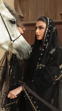 Arabian Princess, Arabian Women, Arabian Beauty, Arabian Beauty Women, Arab Beauty, Muslimah Aesthetic, Arab Women, Arab Fashion