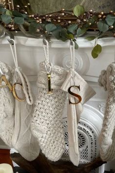 gold mirror ornament letters, white crochet stockings, knitted white christmas stockings, christmas ornaments, mantle decor, ivy garland, white fireplace Christmas Stocking No Fireplace, White Christmas Stockings Ideas, No Mantel Stocking Ideas, Stocking Mantle, Elegant Letters, Gold Christmas Stockings, Mirror Letters, Christmas Stocking Decorations, Stockings With Names