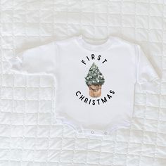 Celebrate Christmas with this sweet piece featuring a baby Pine Tree on a white colored baby sweatshirt romper. This sweet piece is the perfect romper for baby, with an oversized fit. This style runs large, you can size down if you don't prefer this trendy fit. The design is printed on 100% cotton jersey on a sturdy sweatshirt material. It is cozy soft and perfect for staying cuddly. Please note: the romper is currently only available in a 0-3 month through 12-18 month size. This sweatshirt is a Sisters Outfits, Cricut Clothing, Christmas Baby Romper, Sweatshirt Romper, First Christmas Baby, Christmas Bodysuit, Baby First Christmas, Christmas Romper, Girls Christmas Outfits