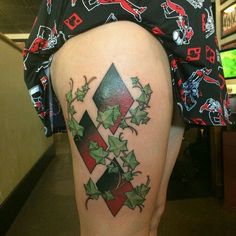 a woman's thigh with ivy and diamond tattoo