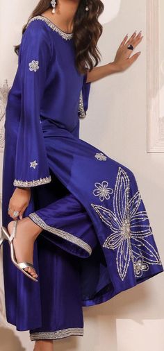 Tulip Salwar, Embellished Outfit, Abaya Designs Latest, Embroidery Fashion Detail, Styles Dress, Embellished Clothing, Classy Outfits For Women, Kurti Patterns, Designer Kurti Patterns