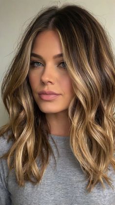 Vibrant Lob Haircuts with Balayage for Bos Summer 2024 Balayage, Brunette Balayage Hair Winter 2024, Fall 2024 Balayage, Balayage Hair For Fall 2024, Winter Blonde Hair Balayage, Blonde Balyage 2024, Haircuts With Balayage, Winter Blonde Hair, Winter Blonde