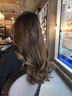 Cool Tone Light Brown Hair Balayage, Subtle Balayage Light Brunette, Baby Lights Brunettes, Baby Lights On Light Brown Hair, Balayage On Wavy Hair, Soft Hilights Brunettes, Brown Balayage Medium Length, Soft Balayage Brunette Subtle Highlights, Neutral Light Brown Balayage