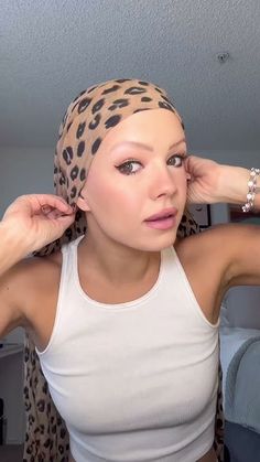 Bandana For Bald Women, Bandana Head Covering, Scarf Hairstyles For Bald Head, Head Scarf Styles Bald, Headwrap Tutorial, Head Wrap Styles, Hair Scarf Styles, Head Scarf Styles, Bald Women