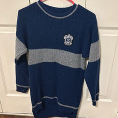 Original Sweater From Universal Studios. Worn One Time. Brand New. Raven Claw. Size Small But Typically I Wear A Medium So Fits Slightly Larger Blue Wool Long Sleeve Tops, Ravenclaw Merch, Ravenclaw Sweater, Ravenclaw Uniform, Raven Claw, Dr Wardrobe, Yarn Ideas, Ravenclaw, Warner Bros