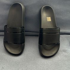 Black Size 7.58 Soft Materials. Casual Black Jelly Sandals For Summer, Black Open Toe Jelly Sandals, Black Flat Jelly Sandals For Beach, Black Round Toe Jelly Sandals For Vacation, Casual Black Slide Jelly Sandals, Black Slip-on Synthetic Jelly Sandals, Casual Black Jelly Slide Sandals, Black Slip-on Jelly Sandals Casual, Black Slide Sandals For The Beach