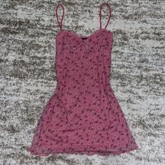 This Pink And Purple Floral Mini Dress Is Perfect For So Many Occasions! It’s In Excellent Condition, And Never Worn. It’s Very Lightweight, And Perfect For The Spring/Summer. Size Xs! Open To Offers. Purple Mini Sundress, Fitted Purple Sundress For Summer, Fitted Mauve Floral Print Dress, Cute Fitted Purple Dress, Cute Fitted Purple Dresses, Purple Sundress For Date Night, Cute Fitted Purple Mini Dress, Mauve Sleeveless Dress With Floral Print, Mauve V-neck Mini Dress For Summer