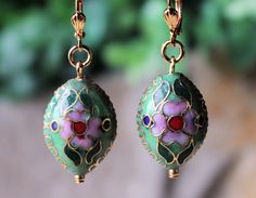 "These beautiful earrings feature a hand painted flower in emerald green on a 3D puff oval. Metal is made of zinc and plated in gold. Hanging from a surgical steel lever-back, it measures 1.5\" in length. Earrings are light weight and sway gracefully as you move about your day. Earrings are painted on both side, round disc measures 1 inch. These delightful dangle earrings are unique, feminine and eye-catching, a great accent to any wardrobe. Available with sculpted clip-on earrings top, please s Emerald Green Paint, Earrings Emerald, Pink Swarovski, Painted Flower, Pearl Cluster, Pearl Earrings Dangle, Bridal Pearls, Gold Enamel, Gift Handmade