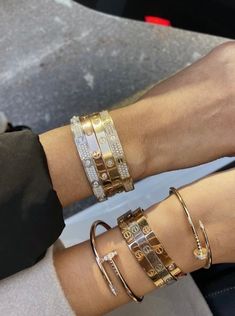 Cartier Stacked Bracelets, Nagellack Trends, Girl Lifestyle, Love Bracelet, Pretty Jewelry